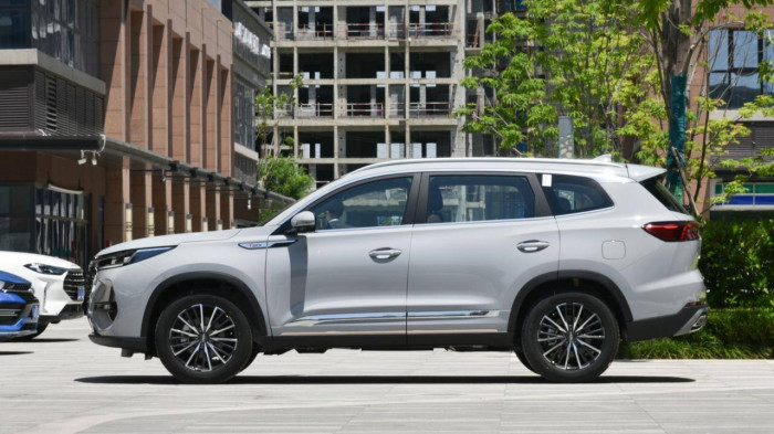 SUV đẹp long lanh, động cơ tăng áp, giá từ 438 triệu đồng