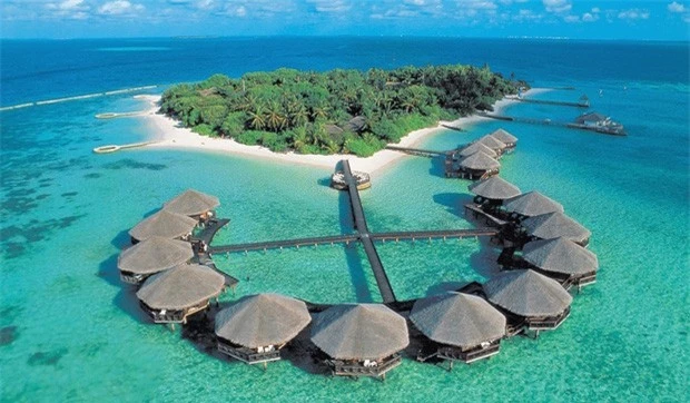 Giữa thiên đường Maldives tồn tại một bãi biển huyền ảo đến vô thực, được ví như dải Ngân hà - Ảnh 2.