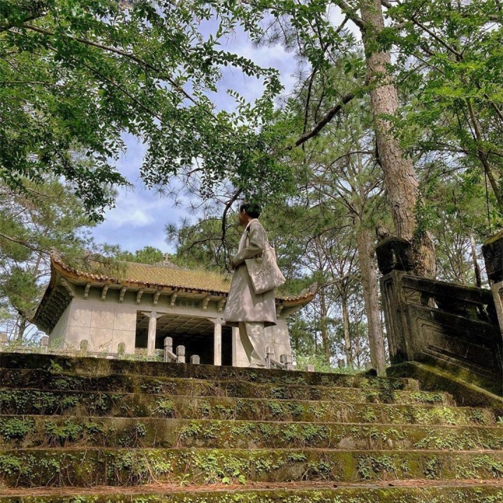Ít ai biết Đà Lạt có lăng mộ hoàng thân triều Nguyễn ẩn giữa rừng thông siêu đẹp - 11