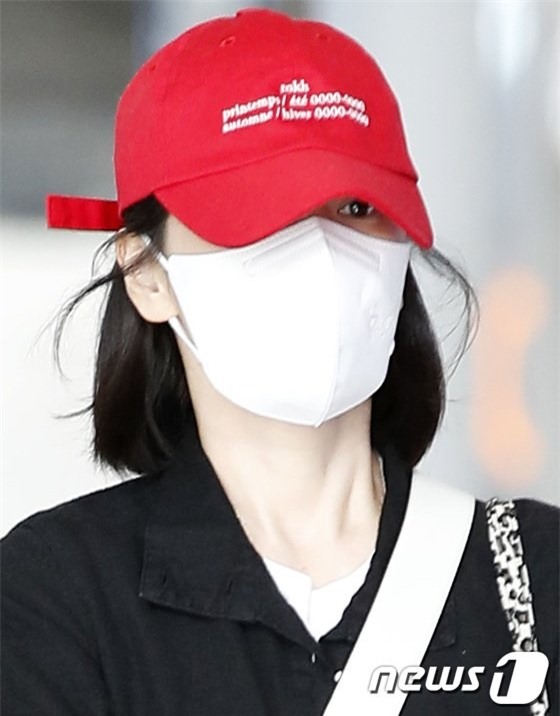 Song Hye Kyo bất ngờ xuất hiện tại sân bay, che kín mít nhưng vẫn cực kỳ thân thiện - Ảnh 7.