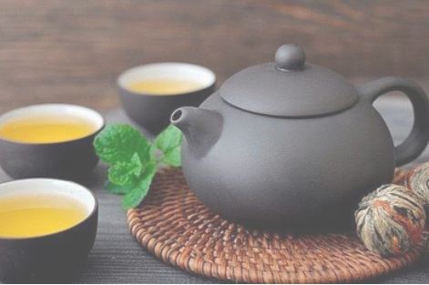 Tác hại khó lường khi uống trà lúc đói