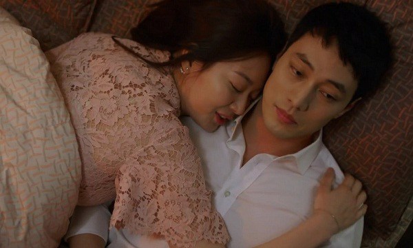 Cưới 1 tháng vợ chưa cho “tân hôn”, cố tình đẩy cửa nhà tắm tôi nghẹn lòng nhìn cảnh tượng