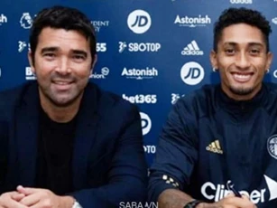 Deco gây sức ép để đưa Raphinha tới Barca