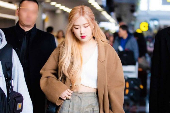 Mùa du lịch, học sao Hàn lên đồ đi sân bay cực 'đỉnh'