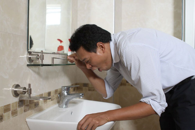 Hành động tuyệt đối không làm sau khi uống rượu