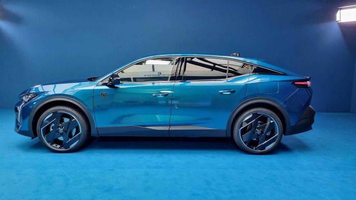 Ảnh thực tế Peugeot 408 2023 vừa ra mắt