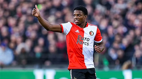 Malacia bay đến Manchester kiểm tra y tế với MU