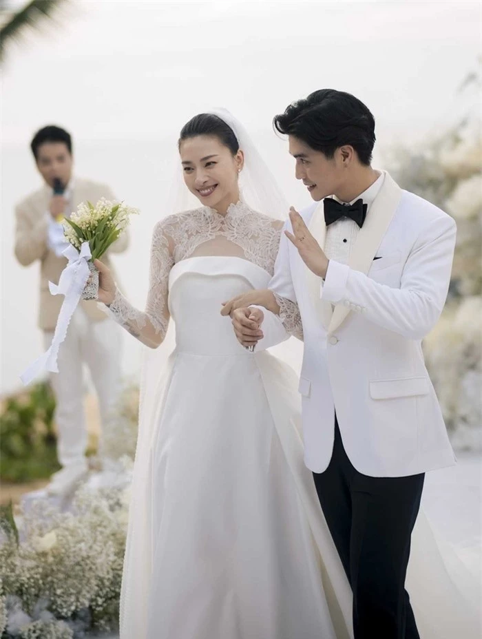 
Cuộc sống hôn nhân 'ngọt hơn đường' của Ngô Thanh Vân và Huy Trần 1 tháng sau khi về chung một nhà