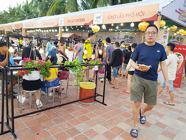Đông đảo người dân và du khách đến với Lễ hội “Tận hưởng ấm thực Đà Nẵng và Không gian bia 2022”