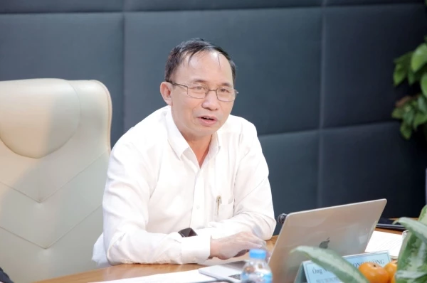 Ông Nguyễn Trọng Đường - Phó Vụ trưởng phụ trách Vụ Quản lý doanh nghiệp (Bộ Thông tin và Truyền thông) để DN phát triển một nền tảng dùng chung là khả thi. Ông Nguyễn Trọng Đường - Phó Vụ trưởng phụ trách Vụ Quản lý doanh nghiệp (Bộ Thông tin và Truyền thông) để DN phát triển một nền tảng dùng chung là khả thi.