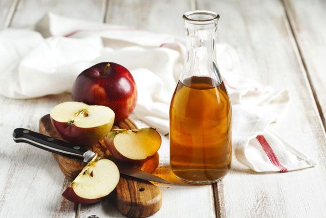 Bạn đã biết cách trị mụn với giấm táo?