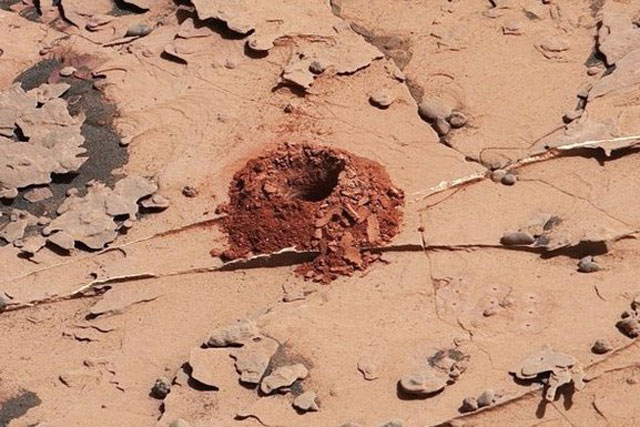 Sự sống Sao Hỏa nằm sâu 2 mét dưới lòng đất?