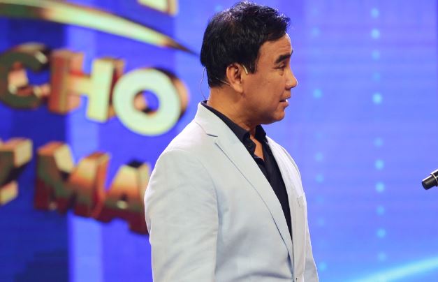 MC Quyền Linh: "Tôi phải vác gạo nhiều tới nỗi bây giờ bị thoát vị đĩa đệm"