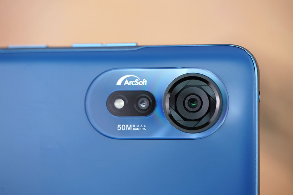 Ảnh chi tiết smartphone 5G, RAM 8 GB, giá rẻ bất ngờ