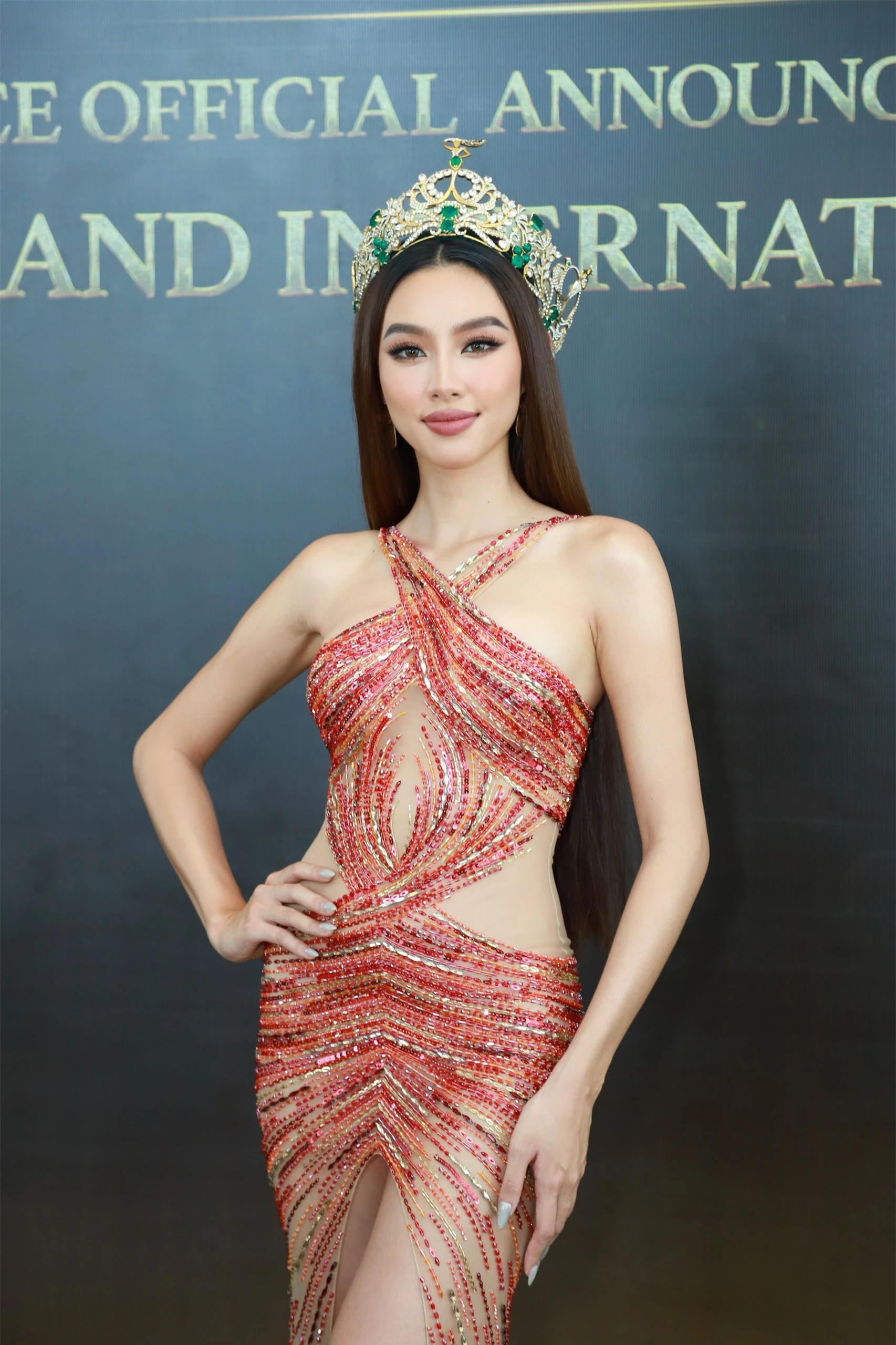 Dàn Hoa hậu Vbiz đọ nhan sắc tại họp báo Miss Grand International 2023: Thùy Tiên chiếm spotlight giữa các đàn chị kỳ cựu - Ảnh 1.