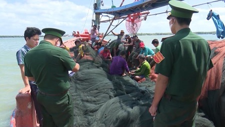 Cà Mau: 17% thiết bị giám sát hành trình tàu cá mất kết nối