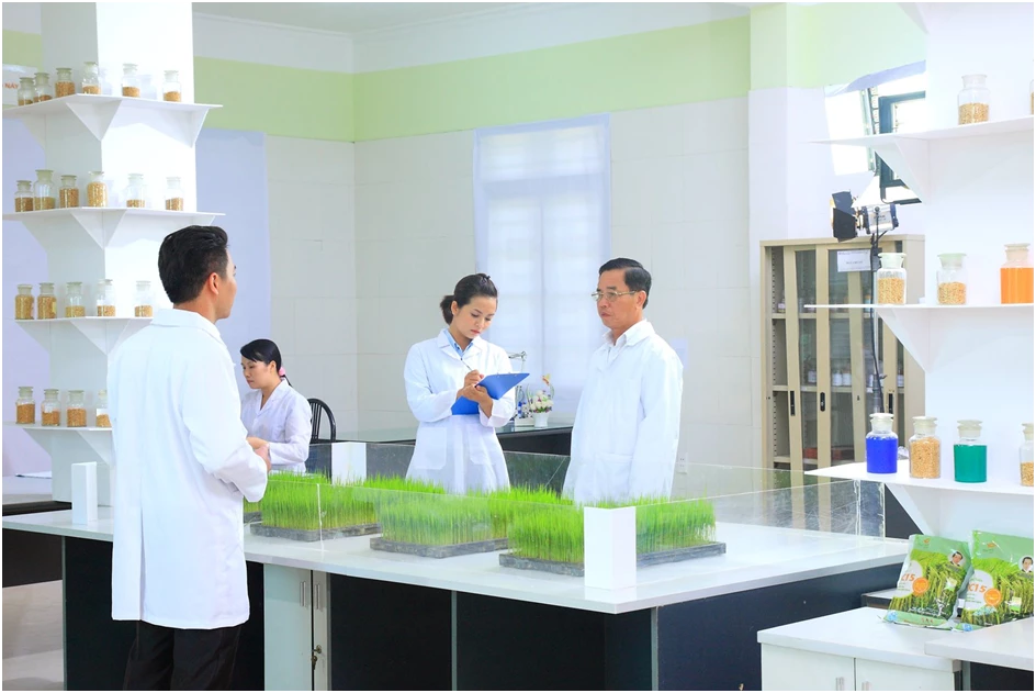 Phòng được Bộ Khoa học và Công nghệ Việt Nam công nhận Phòng thí nghiệm quốc gia mang mã số Vilas 110 với thiết bị hiện đại.