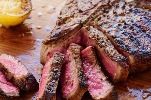 Phụ sau 30 tuổi cần tránh xa 3 loại thực phẩm màu đỏ nếu không muốn lão hóa nhanh