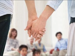 Ngày về ra mắt nhà bạn gái, hành động của cô em gái vợ tương lai khiến tôi chạy mất mặt