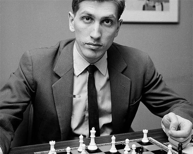 Bobby Fischer: Kẻ lập dị, một mình thi đấu cờ vua với 50 đối thủ cùng lúc - Ảnh 4.