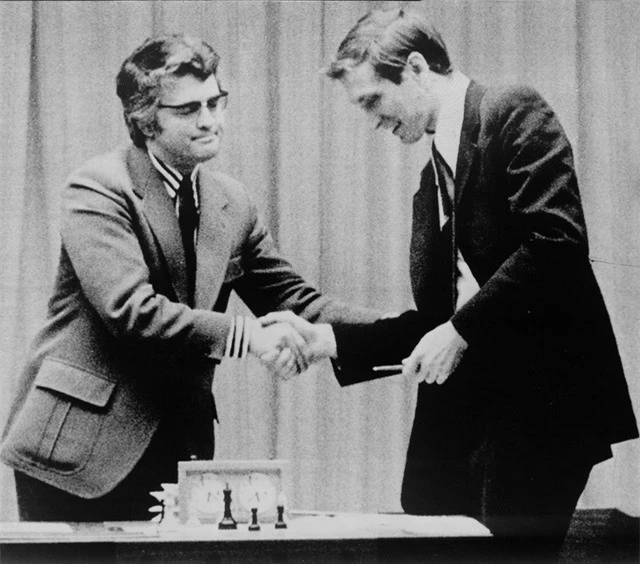 Bobby Fischer: Kẻ lập dị, một mình thi đấu cờ vua với 50 đối thủ cùng lúc - Ảnh 6.
