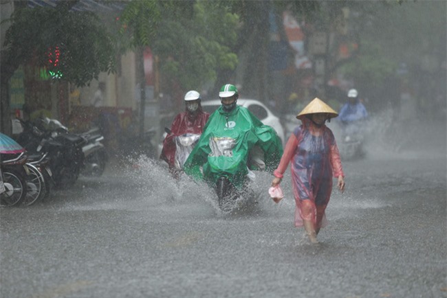 Dự báo thời tiết ngày 7/7/2022: Hà Nội tiếp tục có mưa to