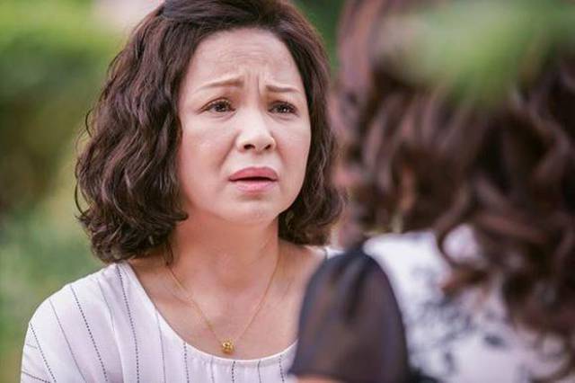 Chì chiết con dâu suốt 3 năm cưới chưa có con, lật tấm chăn lên mẹ chồng òa khóc