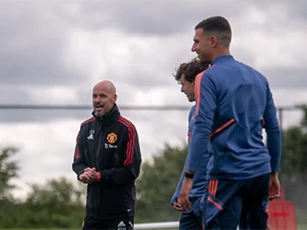Ten Hag cấm cầu thủ MU uống rượu cùng một loạt quy tắc khắt khe
