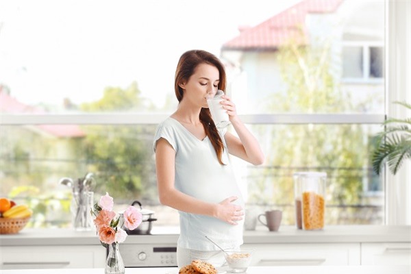 Chọn sữa cho bà bầu trong 3 tháng đầu mang thai