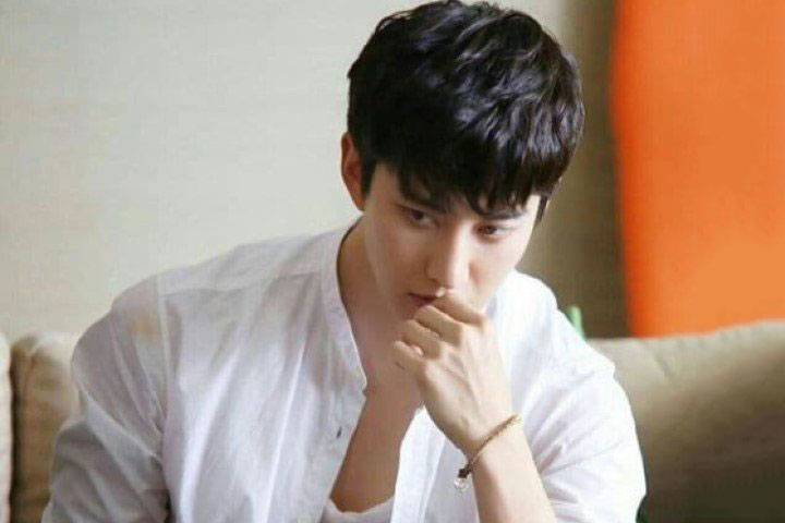 Mẹ nhếch nhác đến công ty đưa cơm tôi không gặp, rồi lén nhìn mà tái mét thấy một người