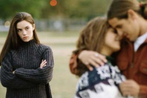 Biết chồng có kế hoạch ngoại tình, nhưng anh tỏ ra không hề lo sợ