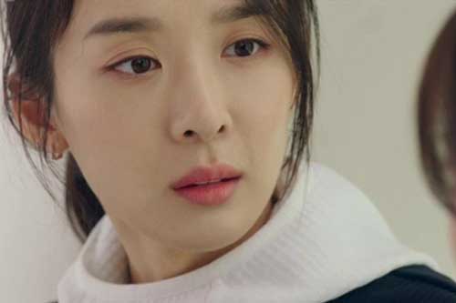 Lần đầu ra mắt nhà bạn trai giàu có, cô gái trực trào khóc vì gặp người khiến cô không thể ngờ