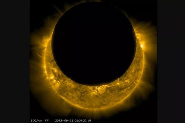 Nhật thực tuyệt đẹp được NASA chụp cận cảnh đáng kinh ngạc