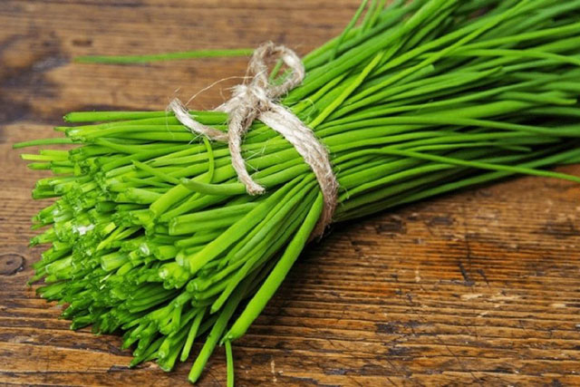 Những nhóm người nào nên thận trọng khi ăn hẹ?