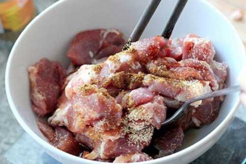 Nấu thịt lợn chớ dại bỏ 3 loại gia vị này vào: Thịt tanh, khô chuyên gia lắc đầu chán nản