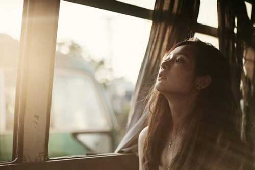 Trời mưa lầy lội, chồng bảo đi thể dục mà giày tất vẫn sạch trơn, tôi ngã ngửa khi phát hiện ra sự thật