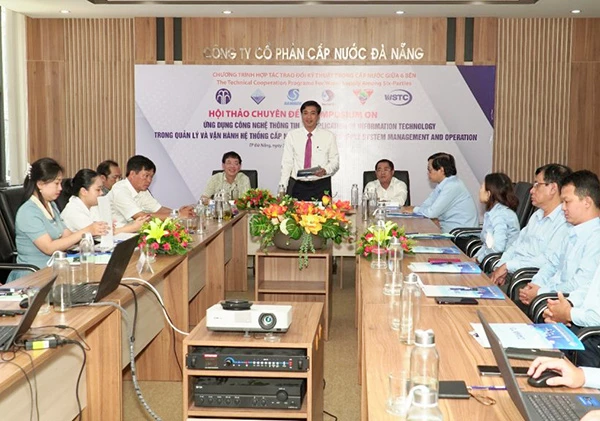 Tổng Giám đốc Dawaco Hồ Minh Nam phát biểu tại hội thảo “Ứng dụng Kỹ thuật số trong quản lý và vận hành hệ thống cấp nước thông minh 2022” do Dawaco chủ trì tổ chức bằng cả hai hình thức trực tiếp và trực tuyến