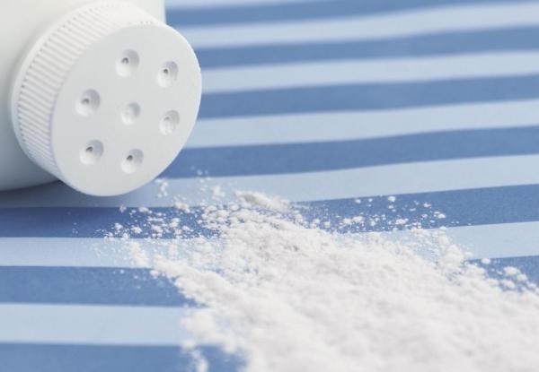 Mách bạn cách dùng son lâu trôi với phấn rôm