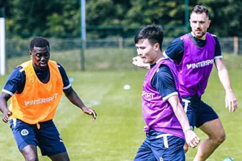 Quang Hải được đồng đội ở Pau FC khen hết lời