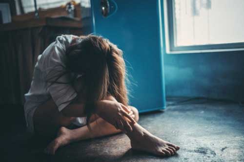 Suy sụp khi vợ và nhân tình cùng bị tai nạn, chồng bế phắt nhân tình đi cấp cứu, bỏ vợ chỏng chơ...