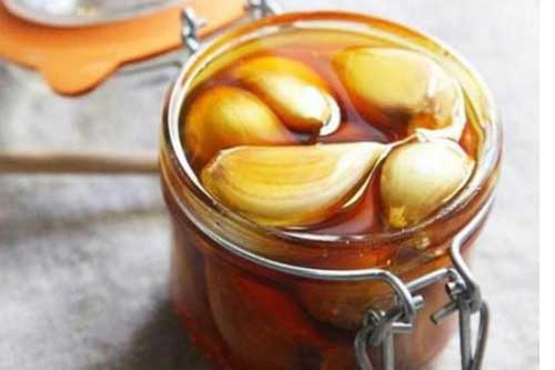 Đem tỏi ngâm với mật ong - bài thuốc quý hơn vàng, phòng ngừa cả đống bệnh