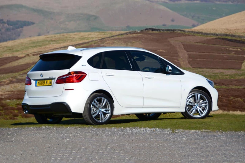 =9. BMW 2-Series Active Tourer 225xe (công suất tối đa: 134 mã lực).