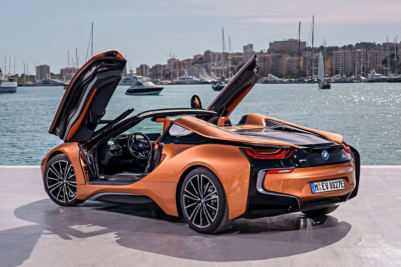 5. BMW i8 Roadster/BMW i8 (công suất tối đa: 231 mã lực).