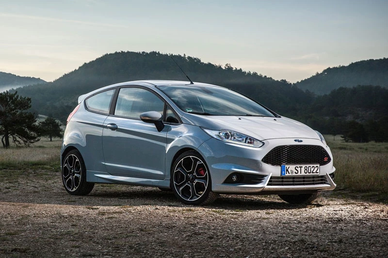 7. Ford Fiesta ST200 (công suất tối đa: 200 mã lực).