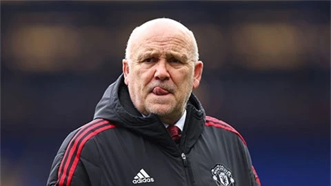 Ten Hag loại 'cánh tay phải' của Sir Alex và Solskjaer