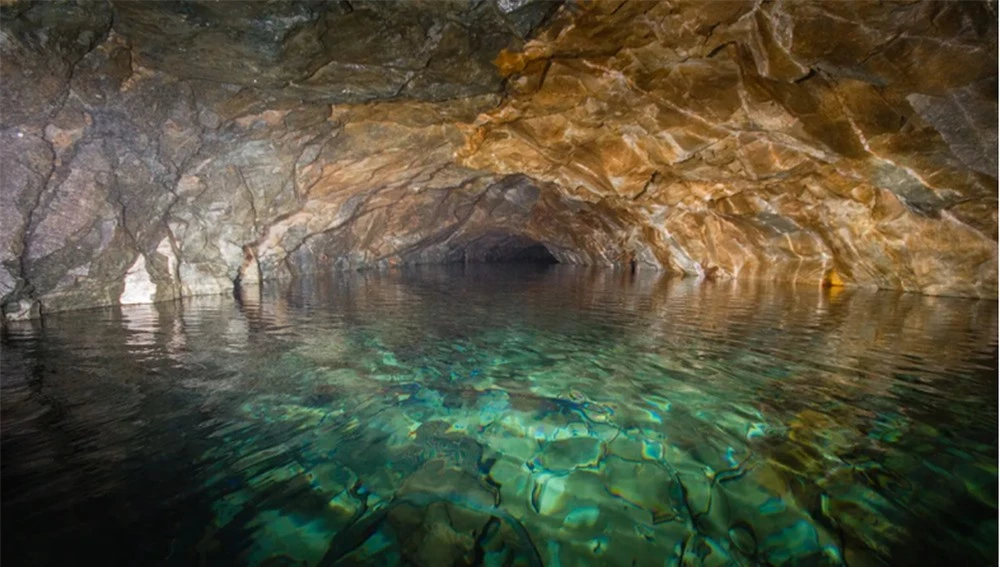 Đào sâu gần 3 km dưới mỏ vàng, chuyên gia tìm thấy kho báu 1,2 tỷ năm tuổi: Cực hiếm! - Ảnh 3.