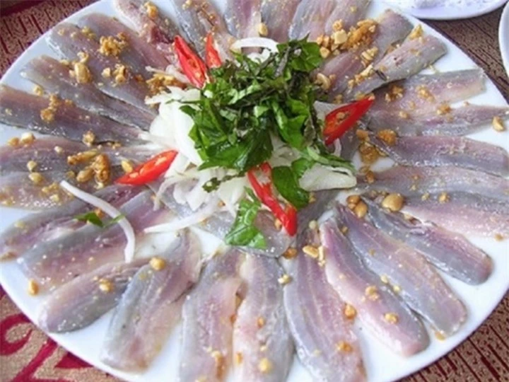 Hấp dẫn món gỏi ‘cá mập sữa’: Đặc sản hiếm ở Quảng Bình ngày hè - 4