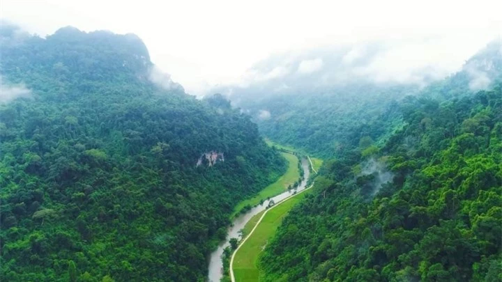 Hồ nước ngọt đẹp bậc nhất Việt Nam huyền ảo như tranh, nhất định phải đến 1 lần - 1