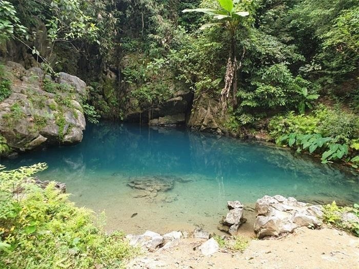 Hồ nước xanh màu ngọc bích đẹp như tiên cảnh ẩn giữa Di sản thế giới ở Việt Nam - 3