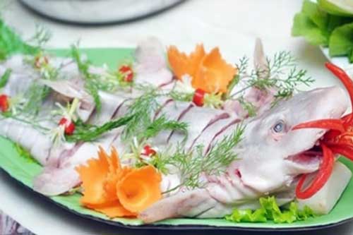 Hấp dẫn món gỏi ‘cá mập sữa’: Đặc sản hiếm ở Quảng Bình ngày hè